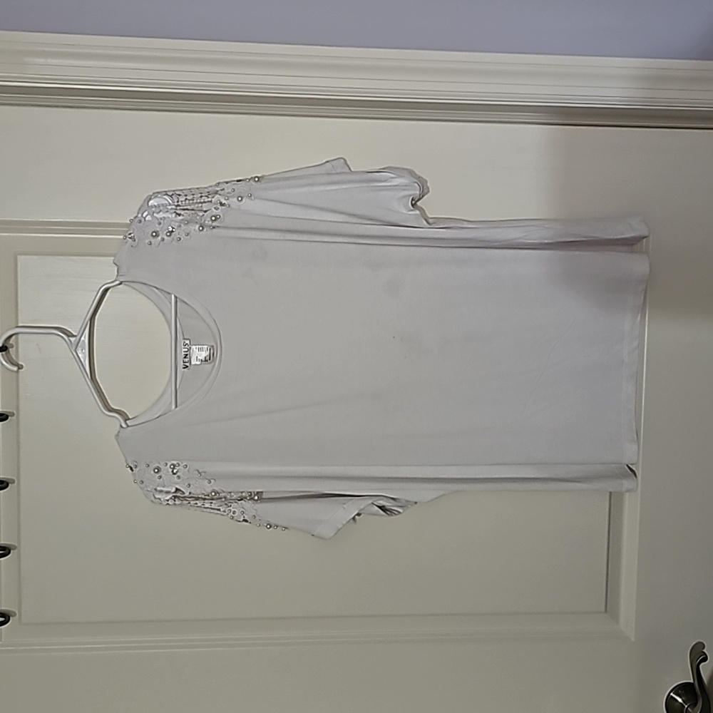 White Venus shirt with pearl sleeves